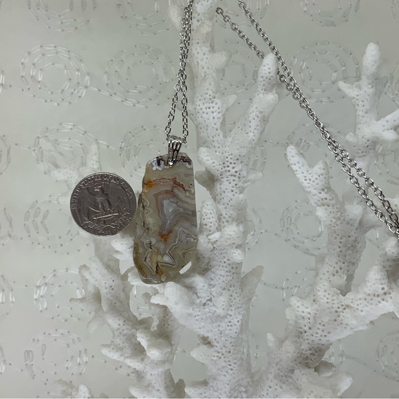 Mexico Crazy Lace Agate Slice Necklace on Stainless Steel Silver plated chain - Picture 5 of 11